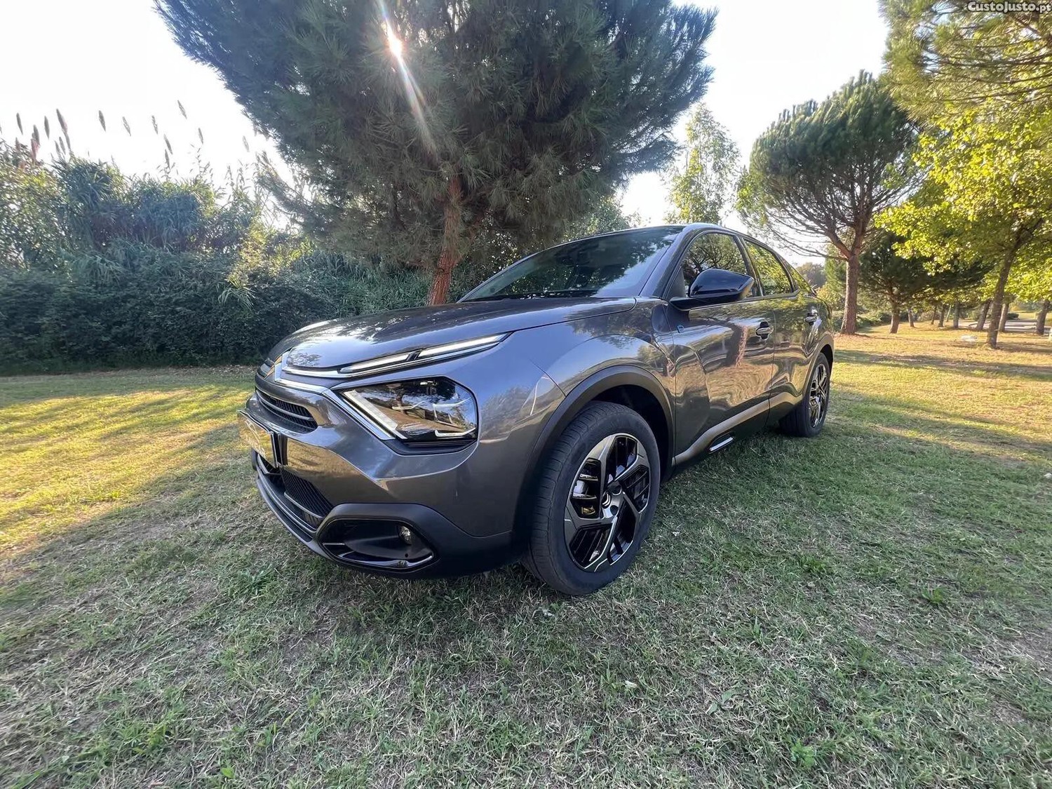 Citroën e-C4 136 PLUS - 25 — photo 3