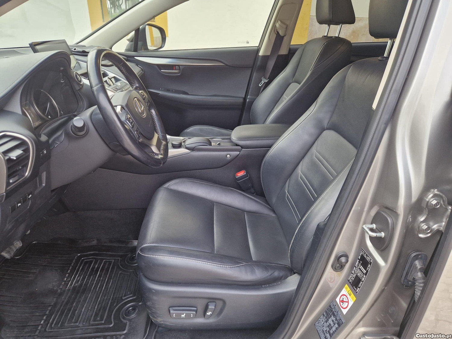 Lexus NX 300h Executive + — fotografia 7