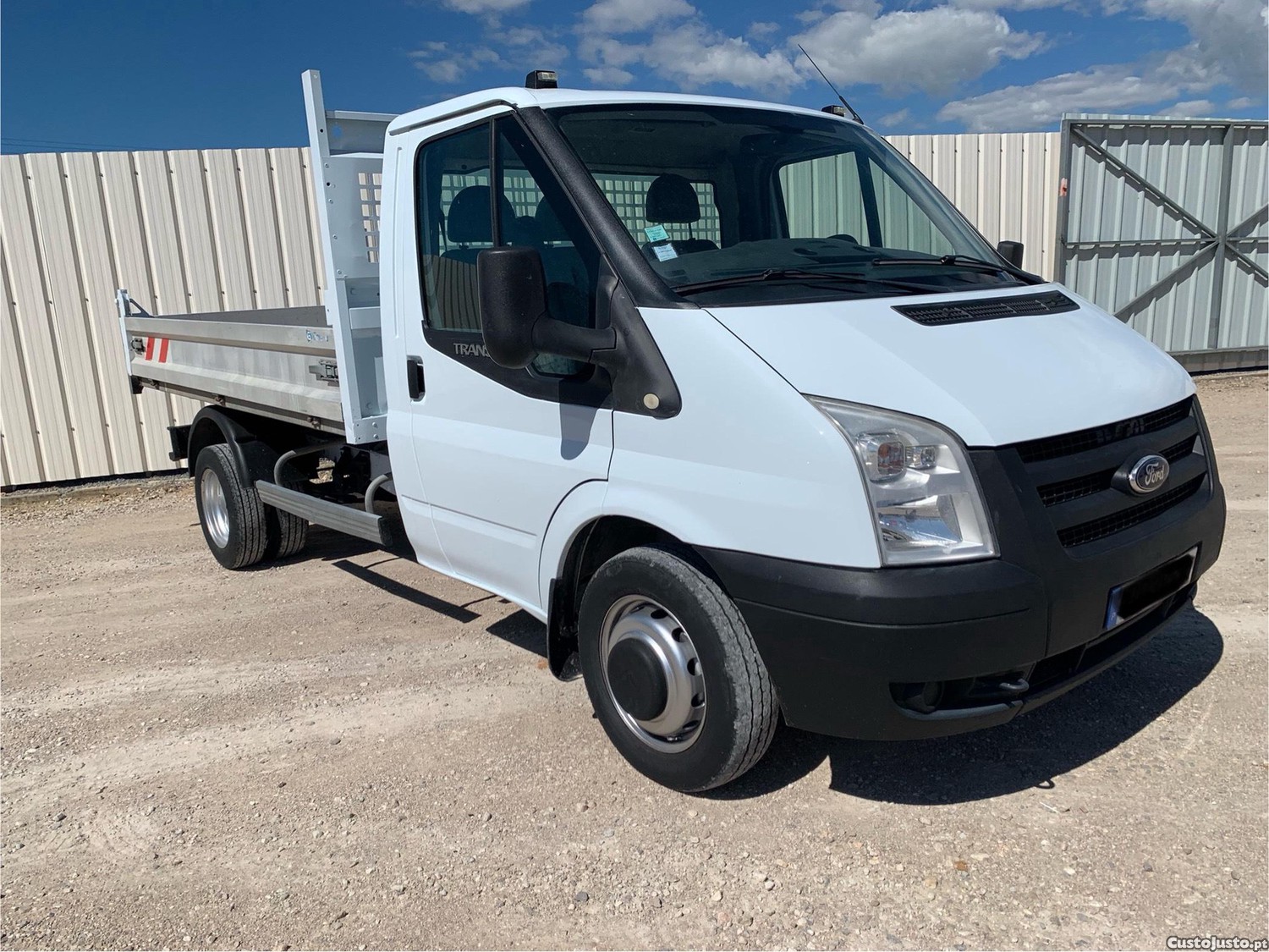Ford Transit 2.4L com basculante