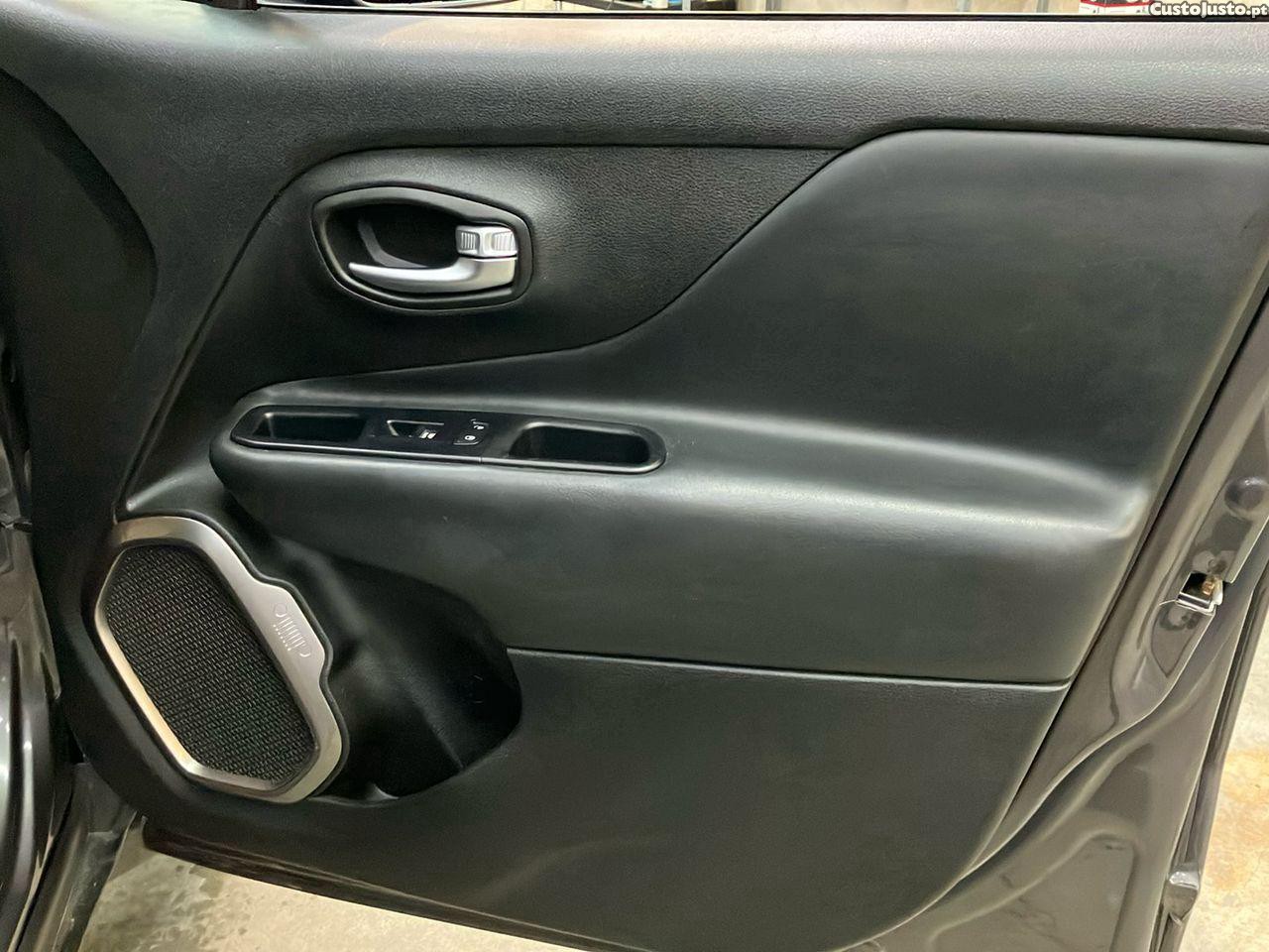 Jeep Renegade 1.0 T Longitude — fotografia 2