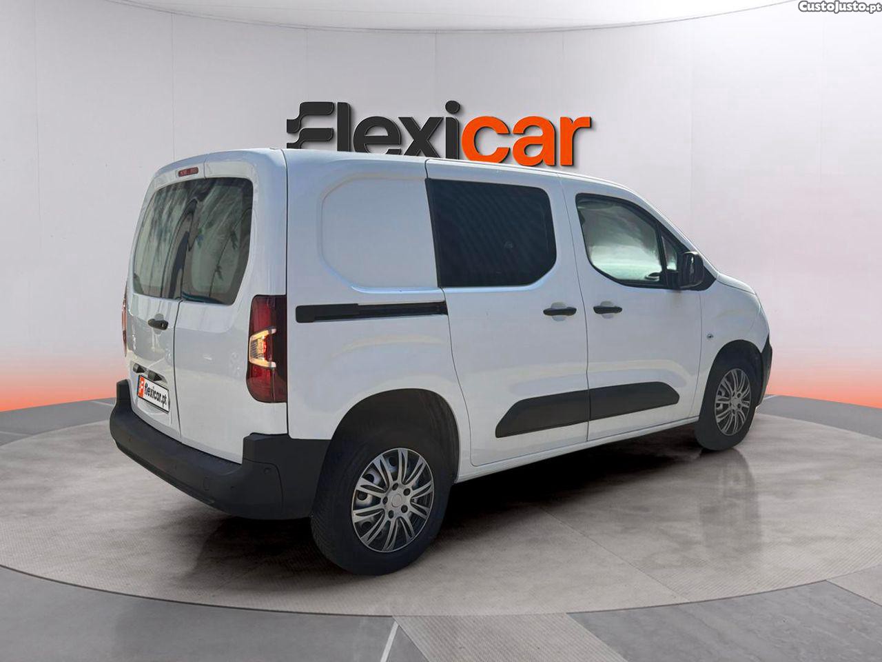 Citroën Berlingo 1.2 PureTechEAT8 — fotografia 13