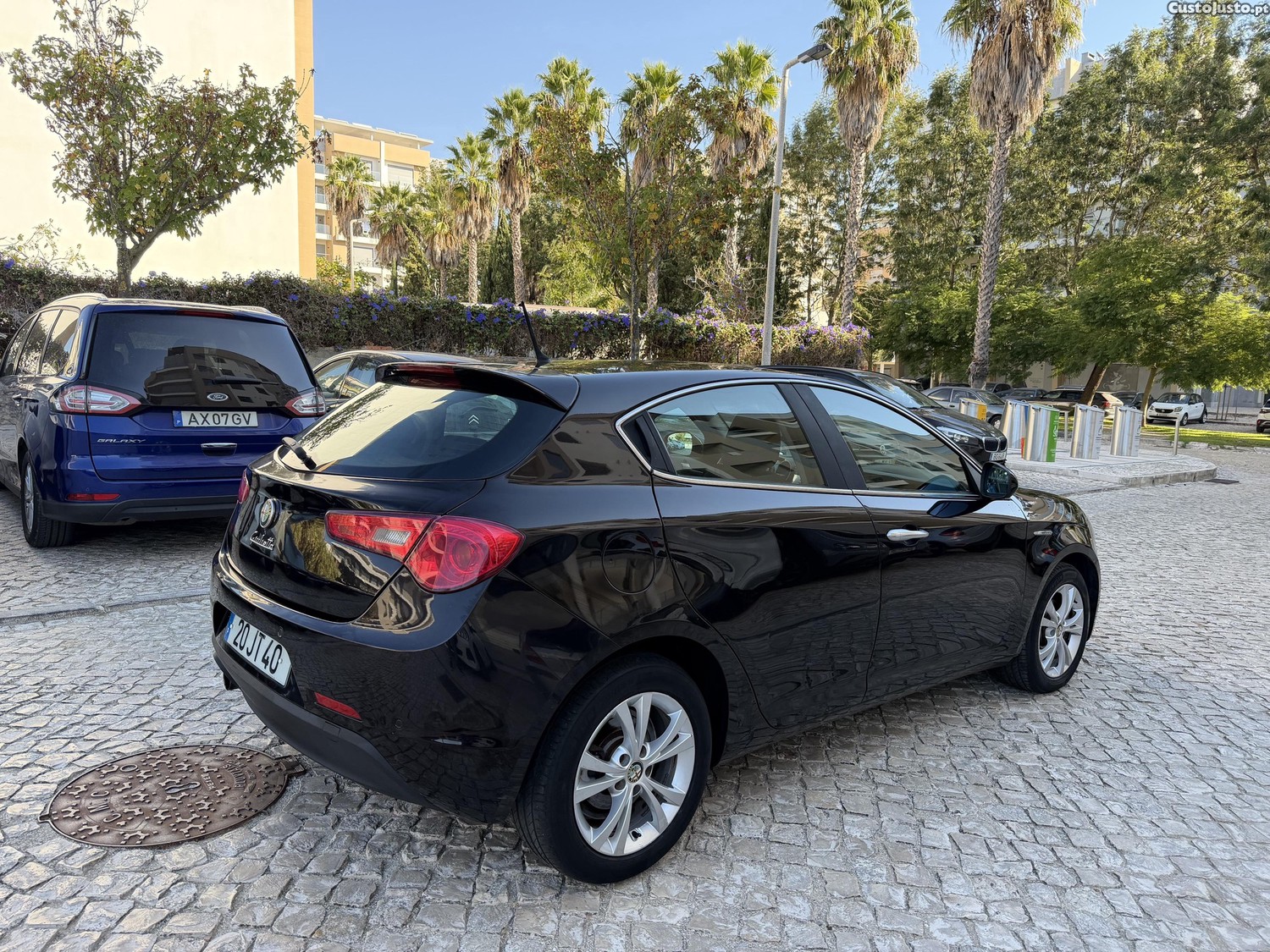 Alfa Romeo Giulietta Alfa Romeo Giulietta 1.6 JTDm diesel 105 cv Nacional !  - 10 — photo 4
