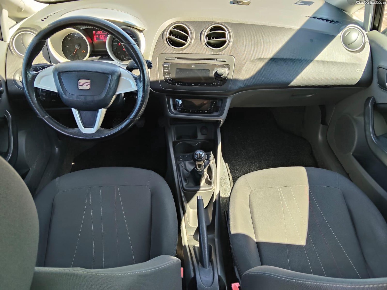 SEAT Ibiza 1.6 TDI COPA 90cv DPF — fotografia 2