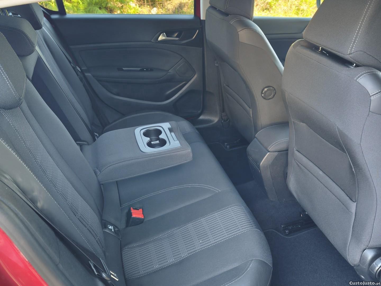 Peugeot 308 1.2 PureTech Allure J17 — fotografia 5