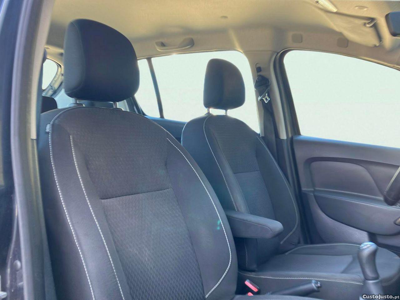 Dacia Sandero 1.0 SCe Pack — fotografia 4