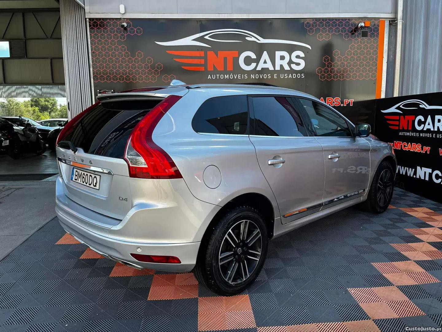 Volvo XC60 2.0 d4 momentum geartronic - 16 — photo 2
