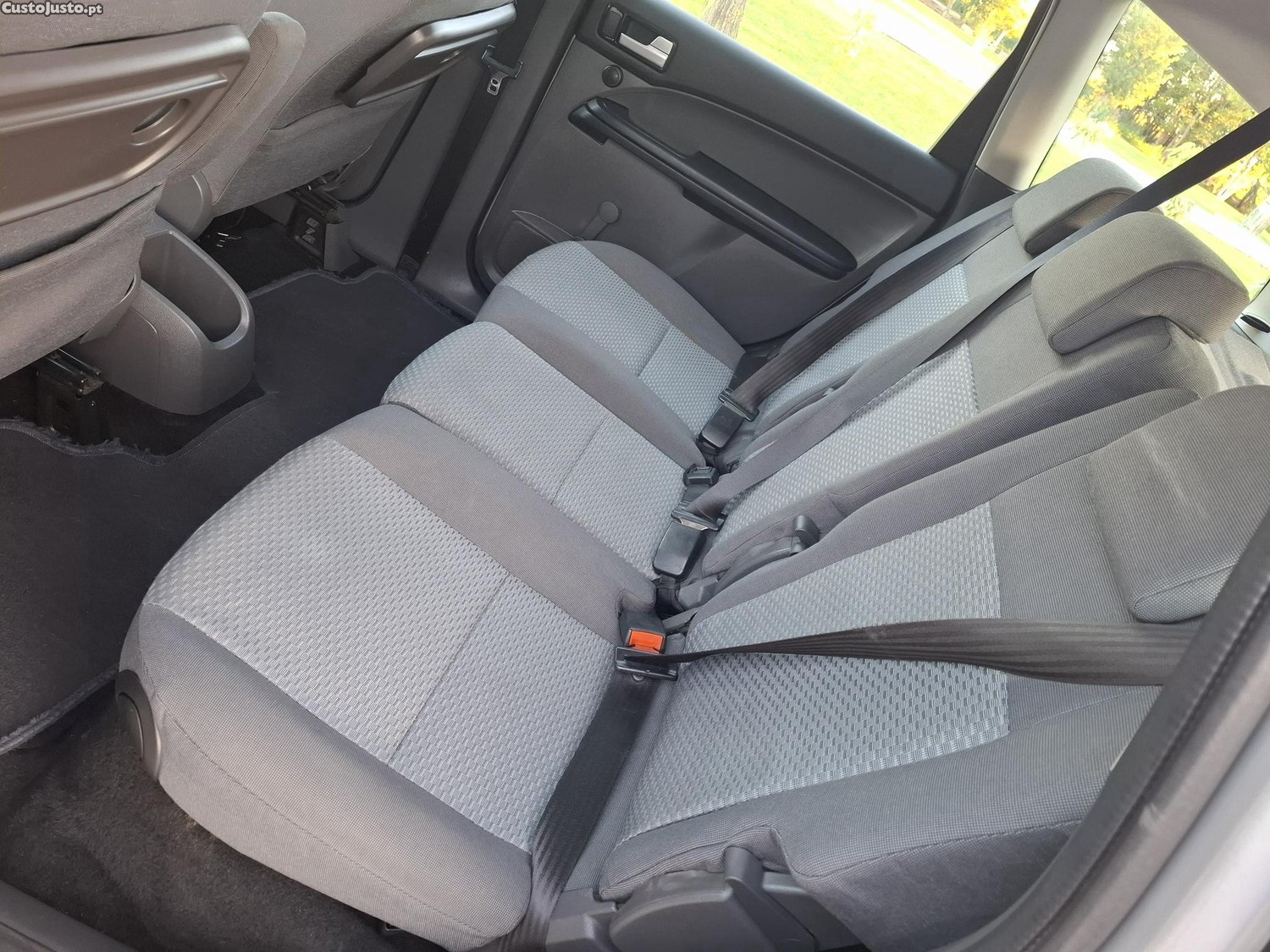 Ford C-Max 1.6 Hdi — fotografia 16