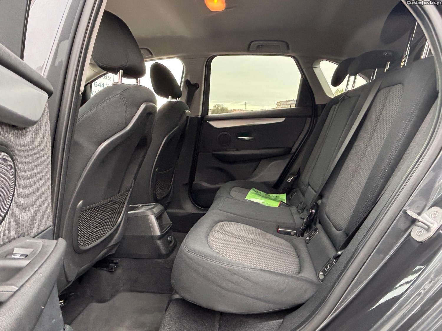 BMW 216 Active Tourer d Advantage — fotografia 2