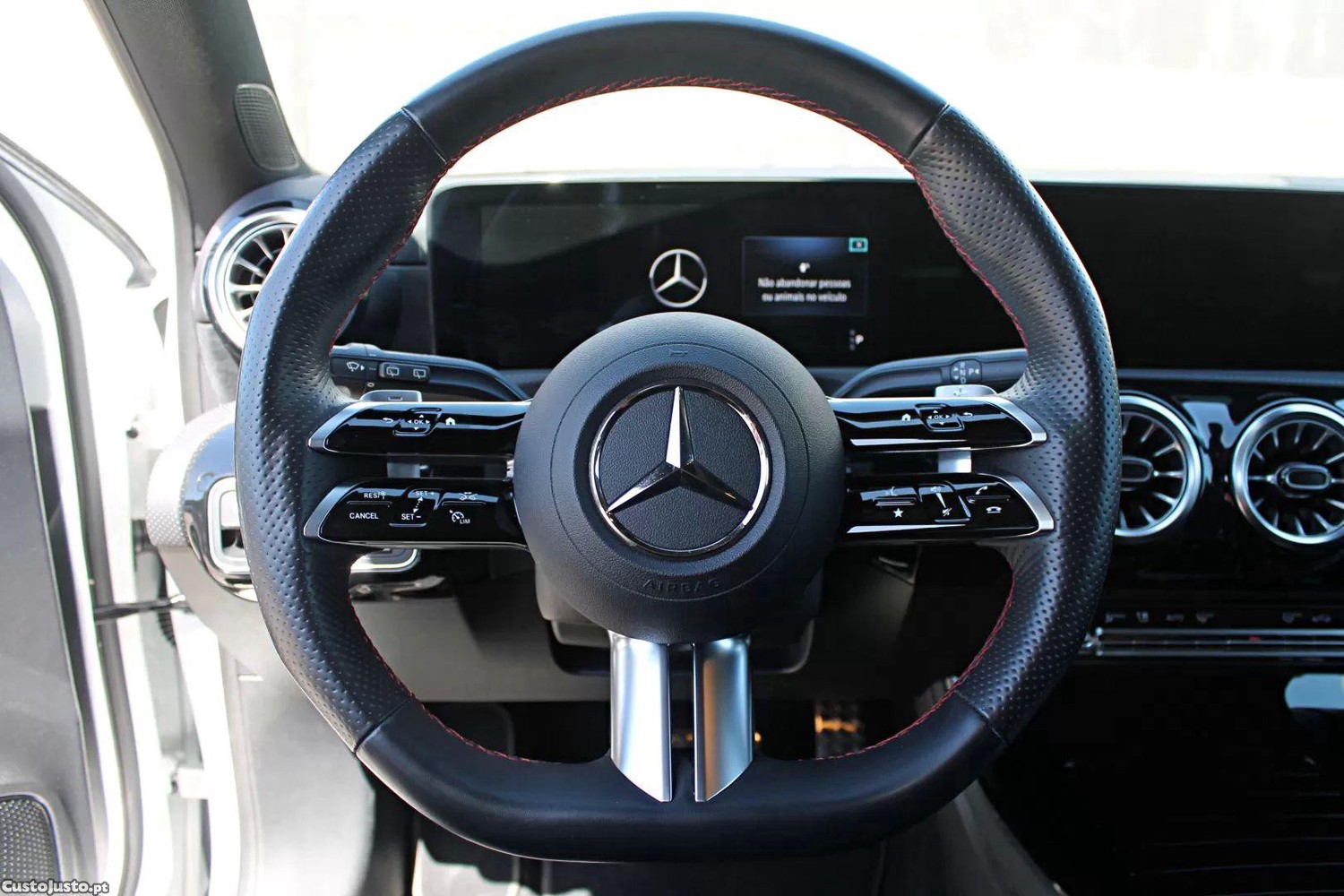 Mercedes-Benz A 180 7g-dct amg line — fotografia 3