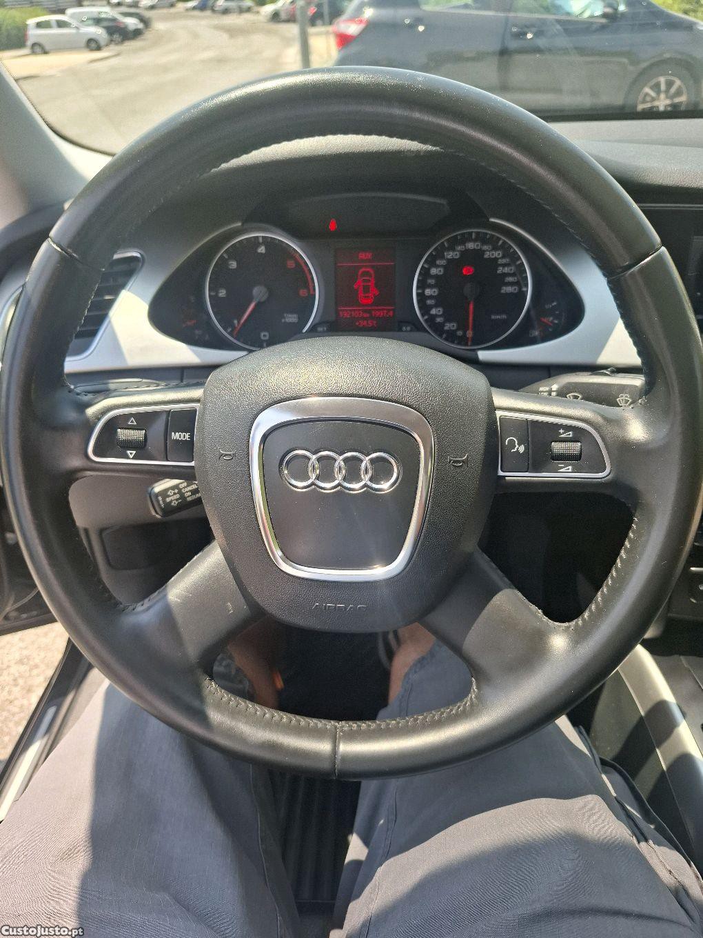 Audi A4 .B8 2.0TDI .192.000km Possibilidade Financiamento — fotografia 2