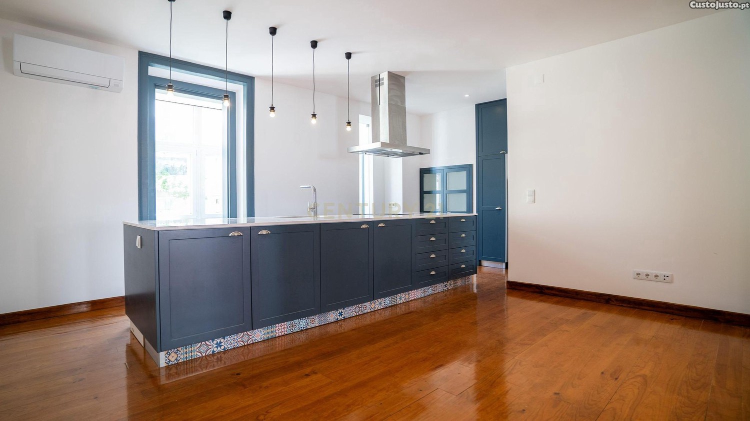 Apartamento T2 com 83 m²