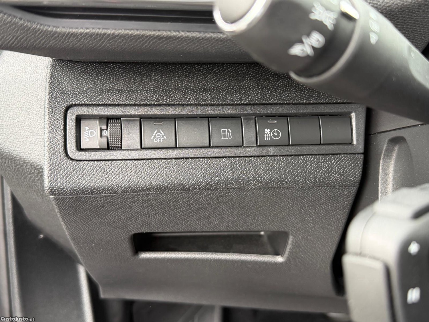 Peugeot 3008 1.6 Hybrid Allure e-EAT8 — fotografia 8