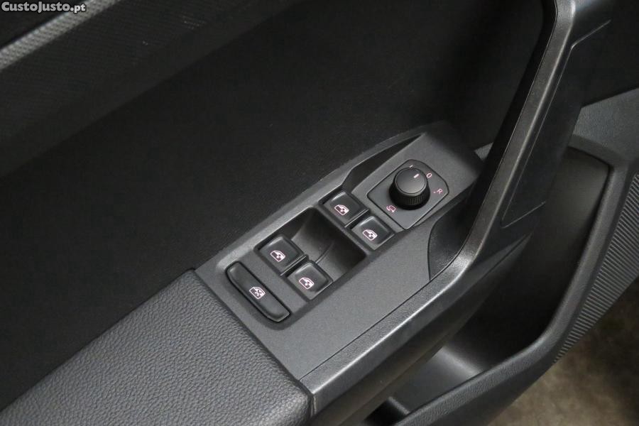 SEAT Arona 1.0 TSI Style — fotografia 12