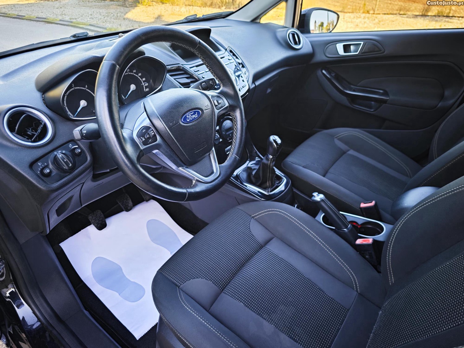 Ford Fiesta 1.5 TDCi Titanium - 16 — photo 5