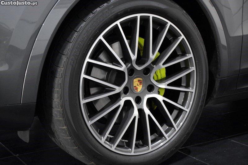 Porsche Cayenne E-Hybrid — fotografia 5