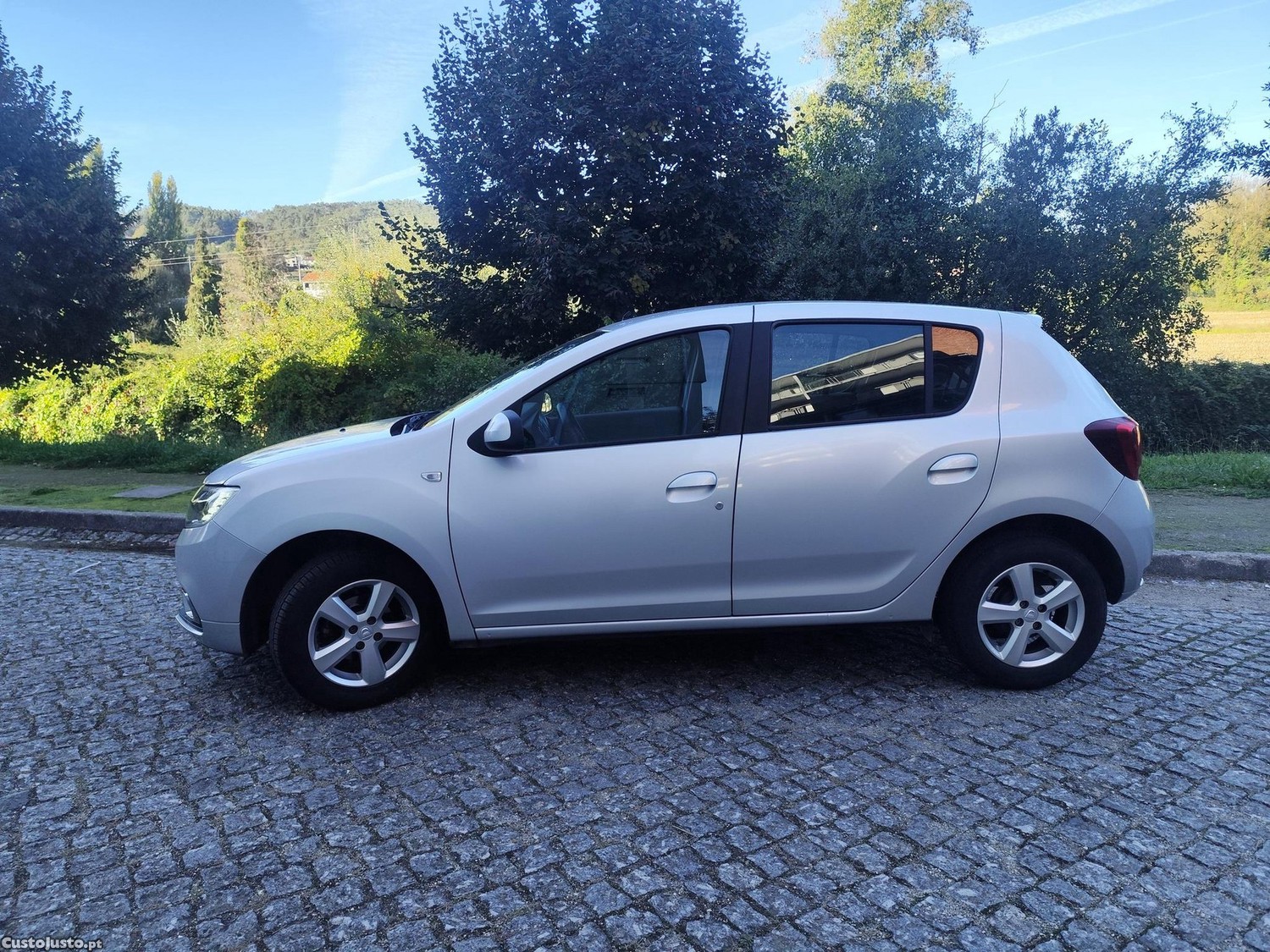 Dacia Sandero 1.0 SCe Comfort - 18 — photo 4
