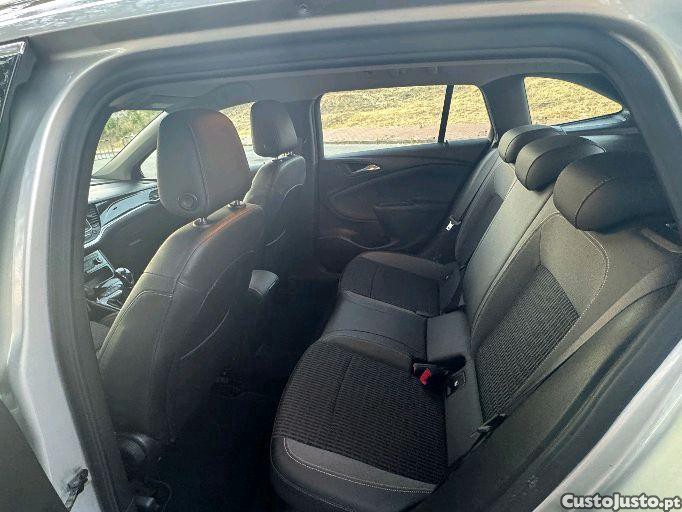 Opel Astra SPORTS TOURER — fotografia 3