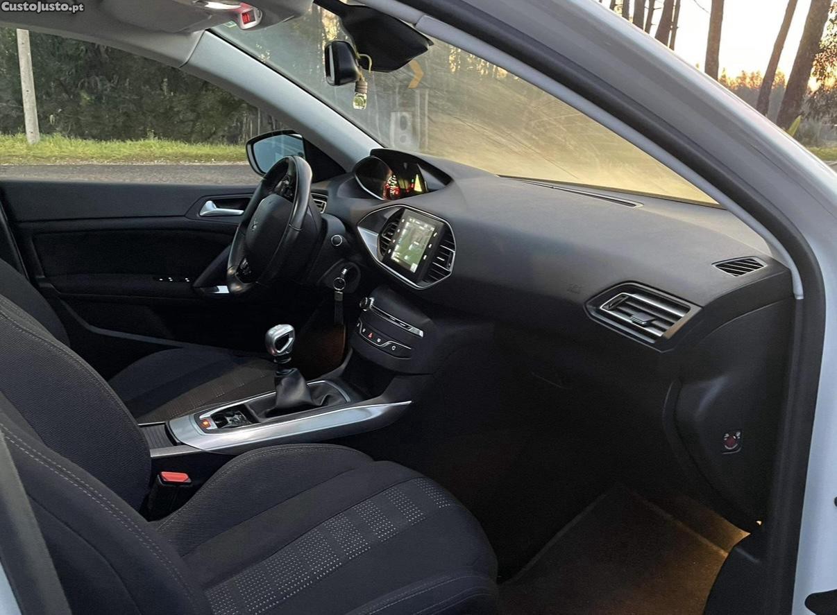 Peugeot 308 SW 1.6 HDI Allure — fotografia 2