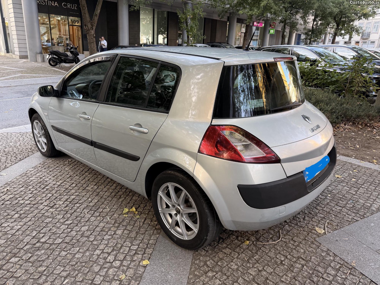 Renault Mégane 1.5 DCi Previlege - 03 — photo 3