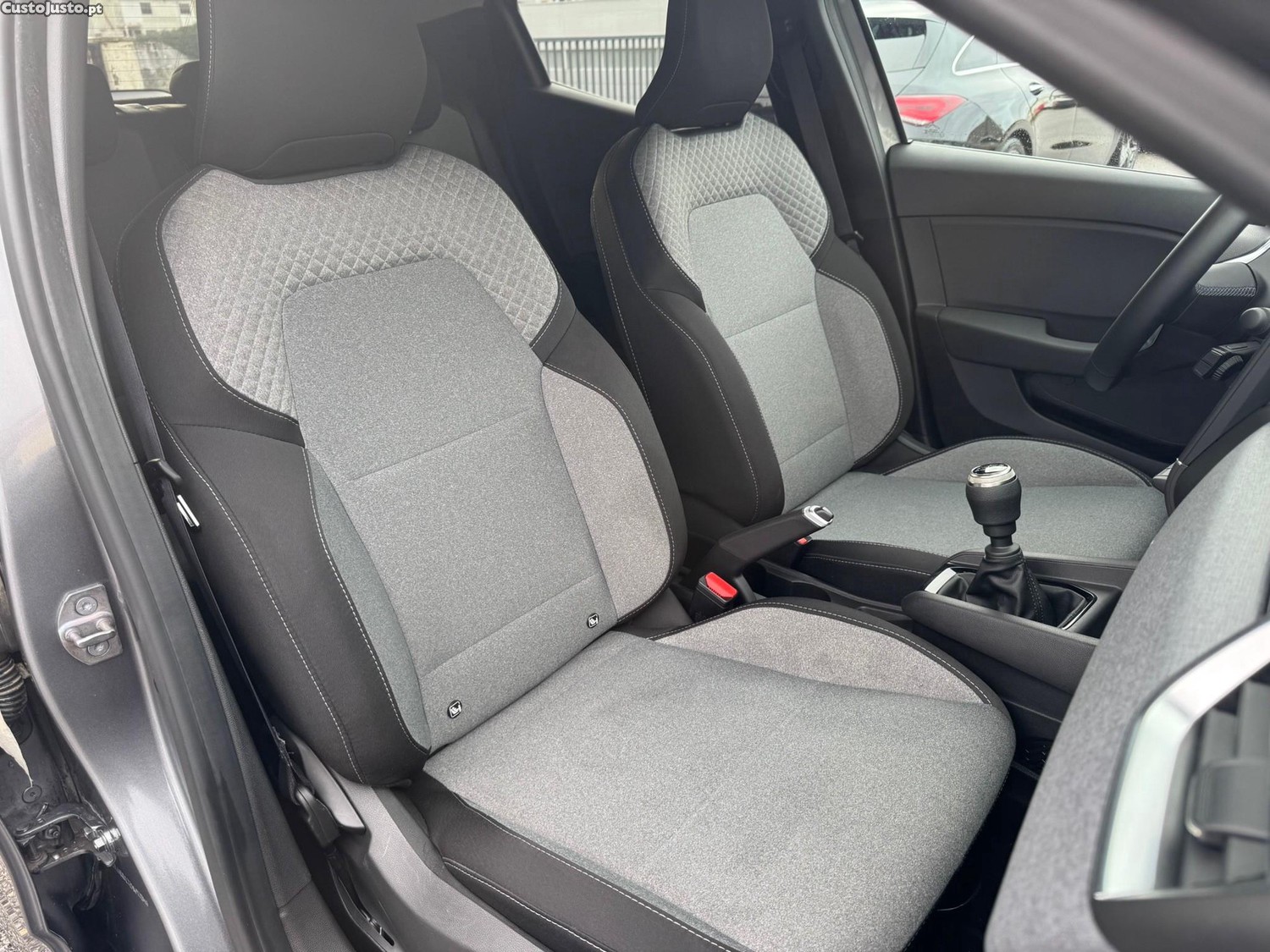 Renault Clio 1.0 TCe Evolution — fotografia 9