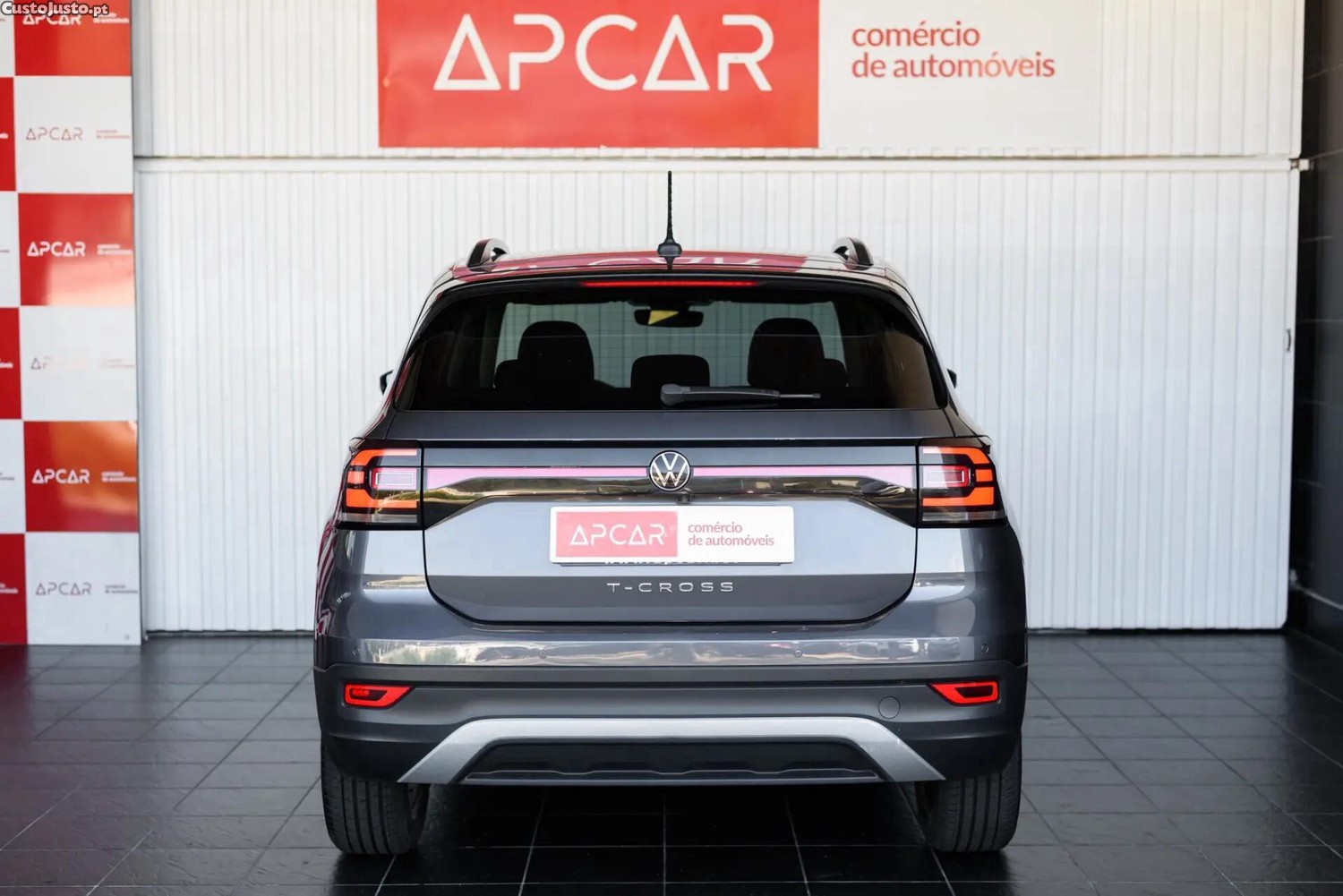 VW T-Cross 1.0 TSI Life - 22 — photo 4