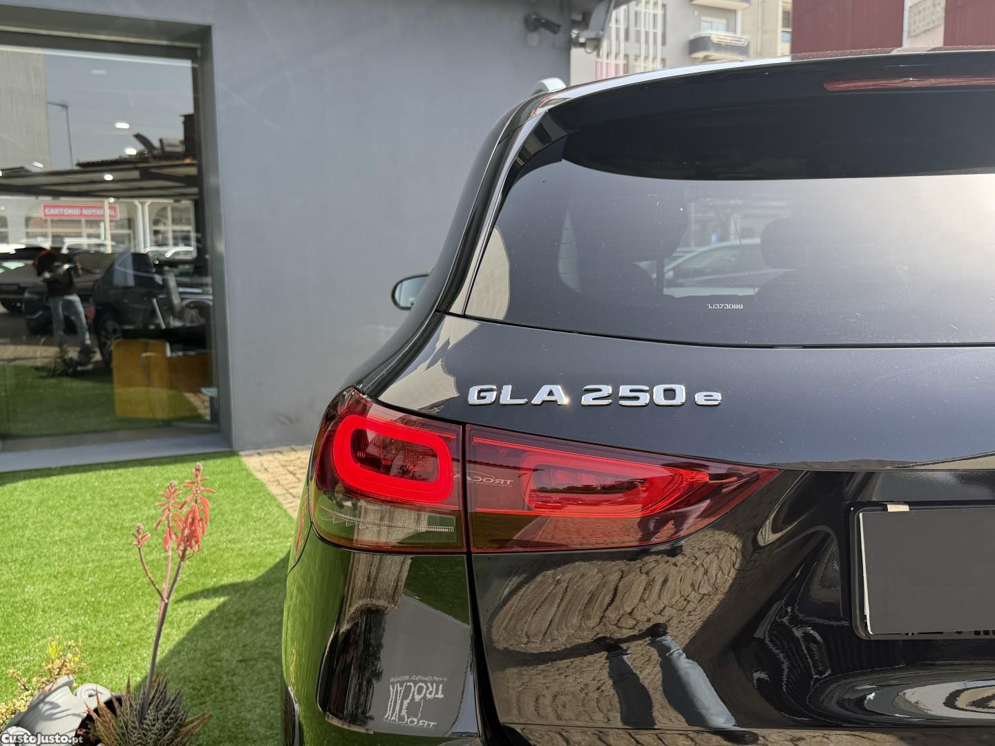 Mercedes-Benz GLA 250 e 8G-DCT Progressive — fotografia 5