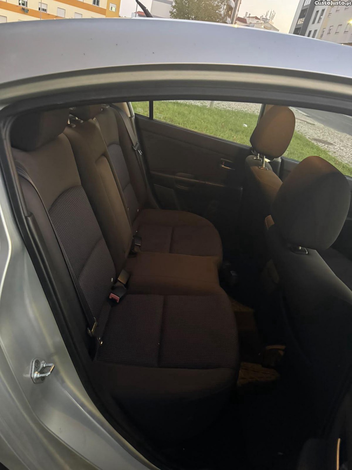 Mazda 3 Ano 2004 - 04 — photo 3
