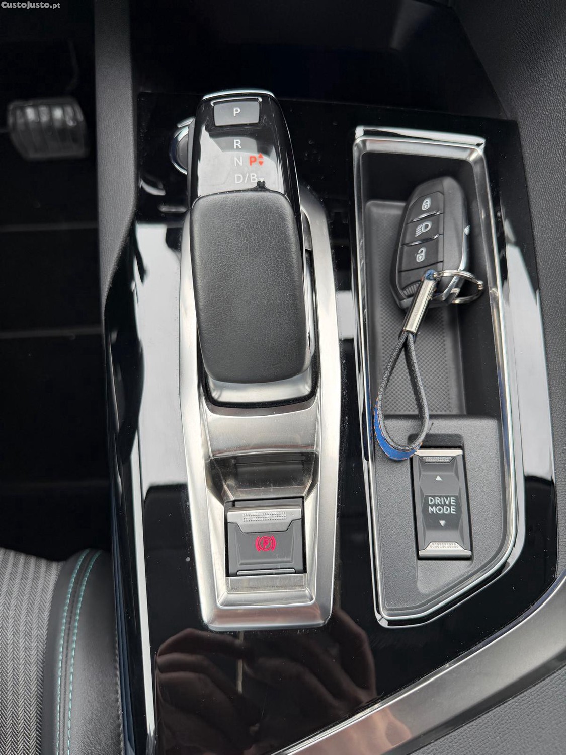 Peugeot 3008 1.6 Hybrid Allure e-EAT8 — fotografia 4