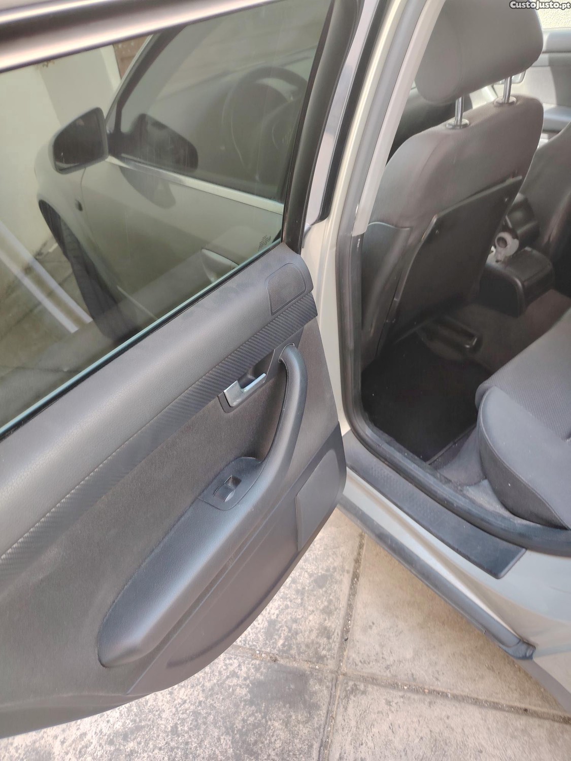 Audi A4 B6 - 01 — photo 4