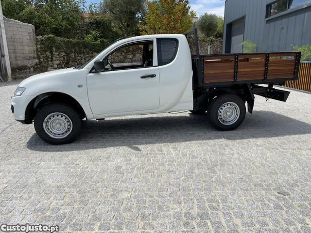 Mitsubishi L200 2.4 DI-D CD Invite CC 4WD - 14 foto 4