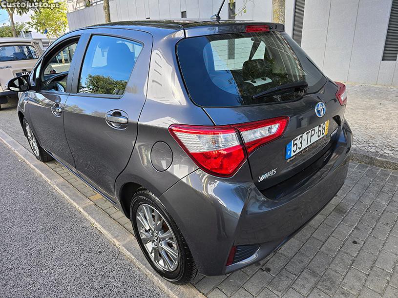 Toyota Yaris 1.5 Hybrid - 82.000 kms - 17 — photo 4
