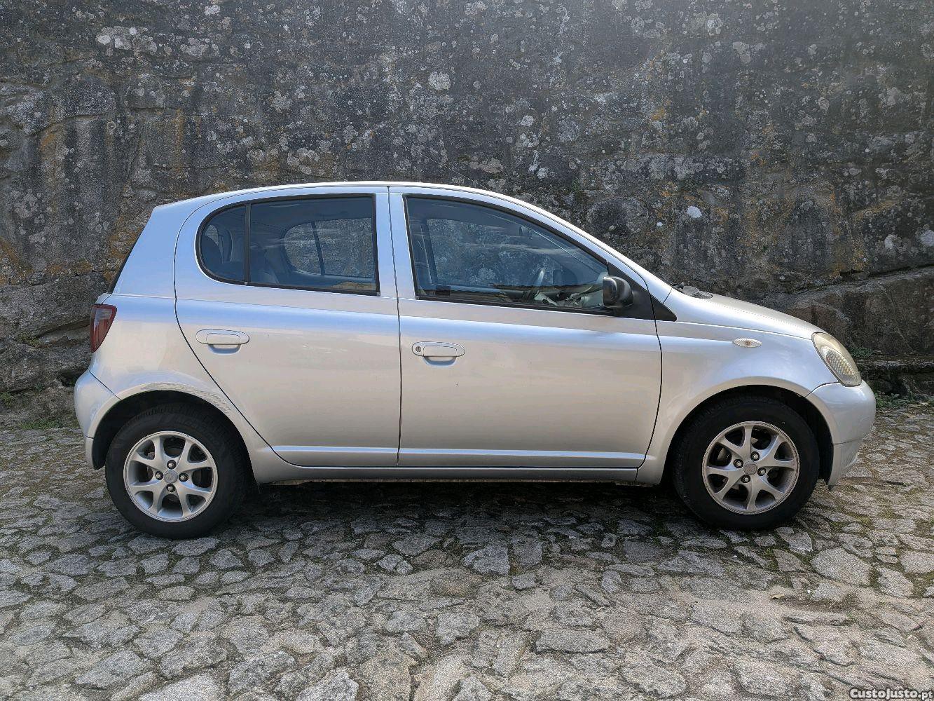 Toyota Yaris 1.0 VVT-i - 00 — photo 3
