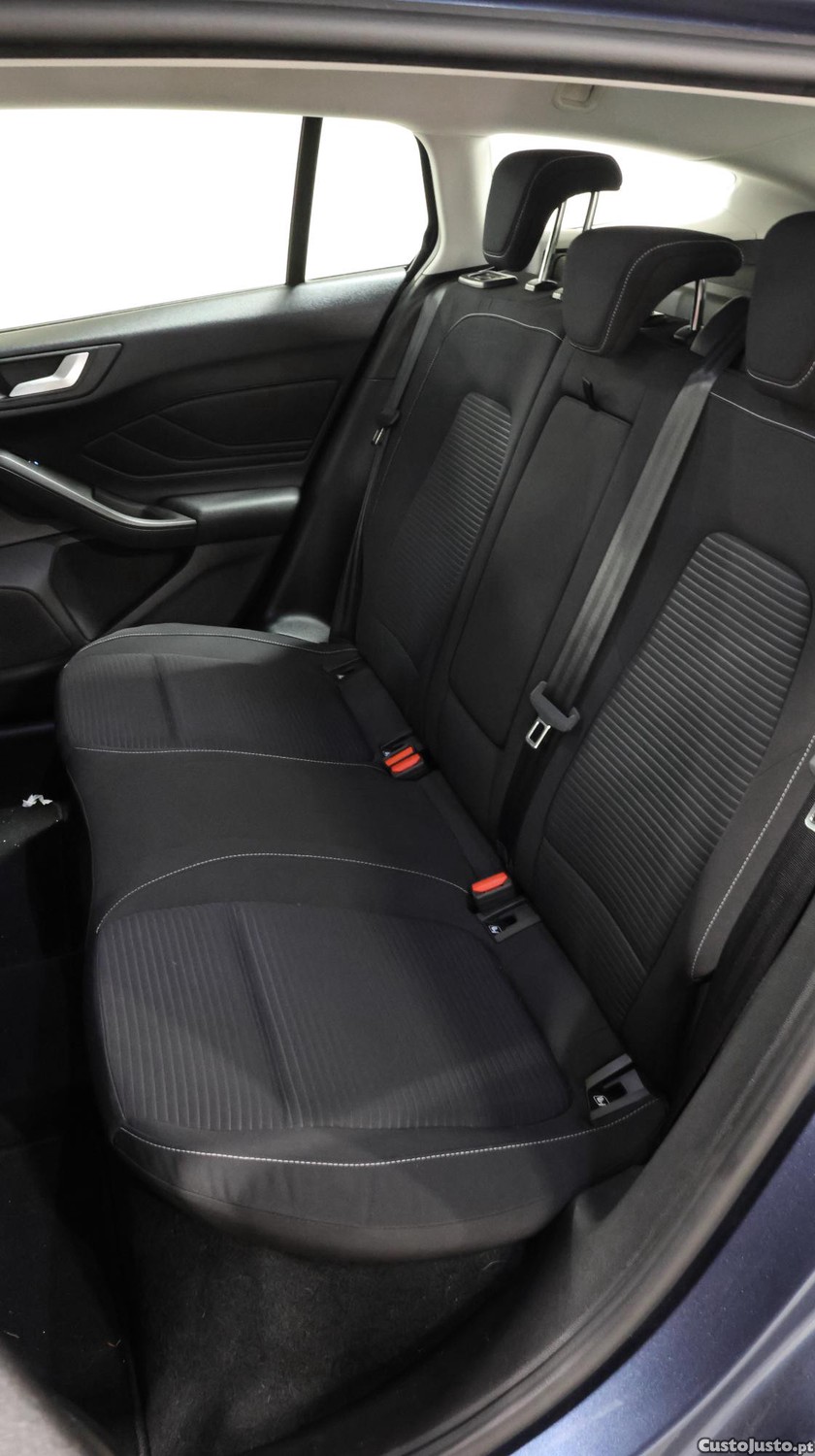 Ford Focus Titanium — fotografia 9