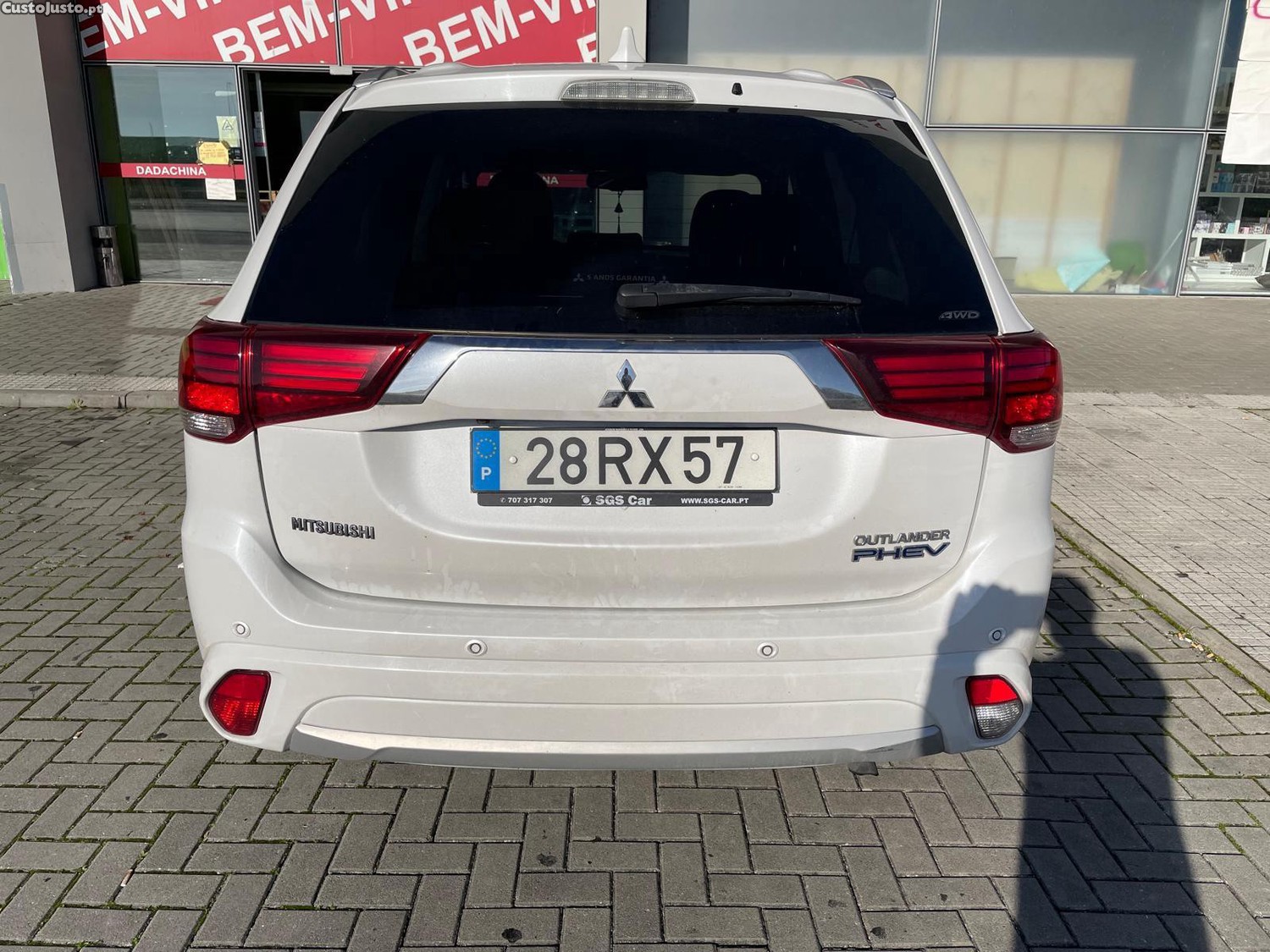 Mitsubishi Outlander HÍBRIDO PLUG-IN | 4X4 | AUTOMÁTICO - 17 — photo 3