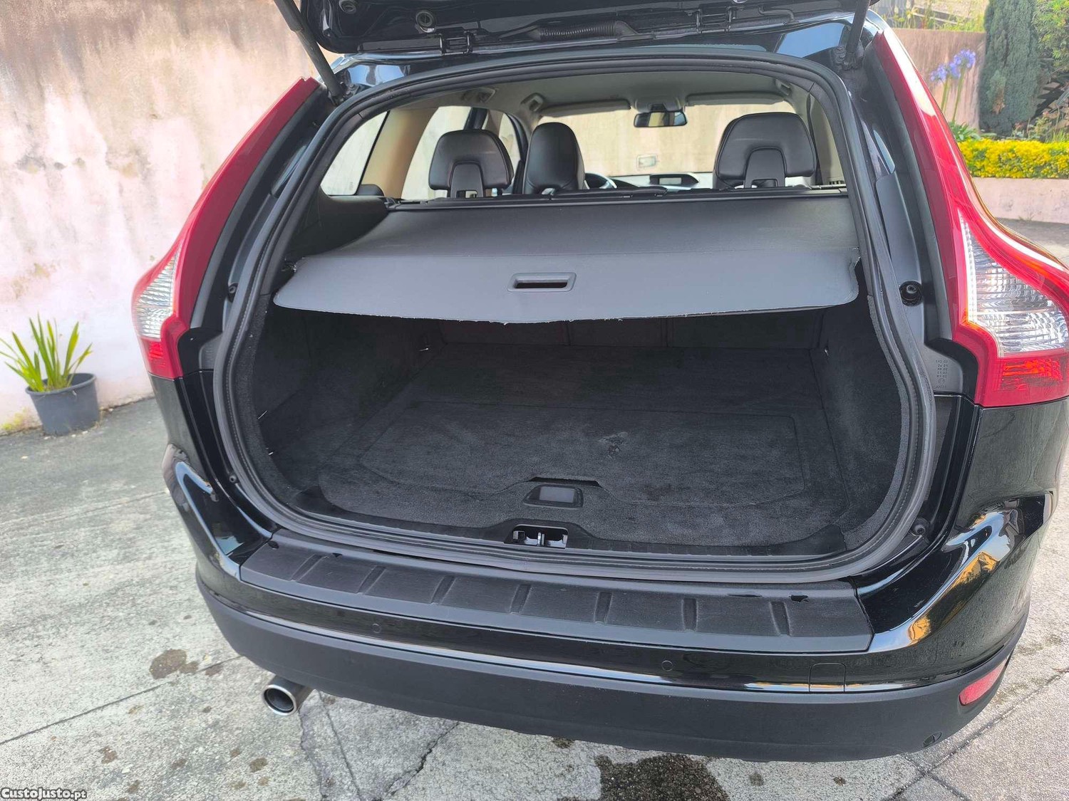Volvo XC60 2.0 D3 - 10 — photo 3