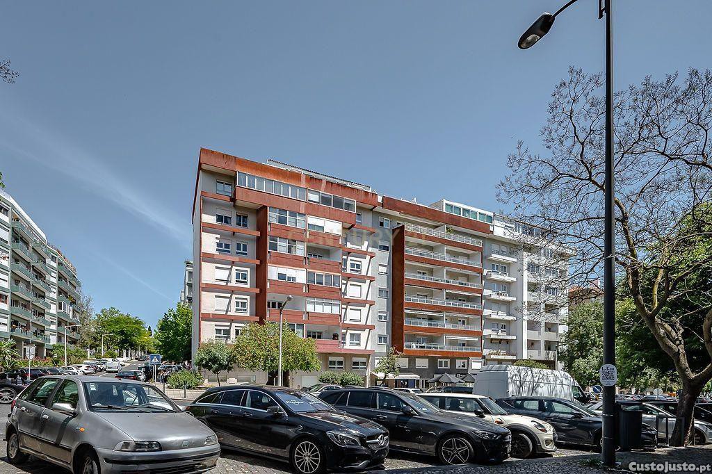 Restelo, Apartamento T3 com Vista Mar/Rio   Localização de Excelência