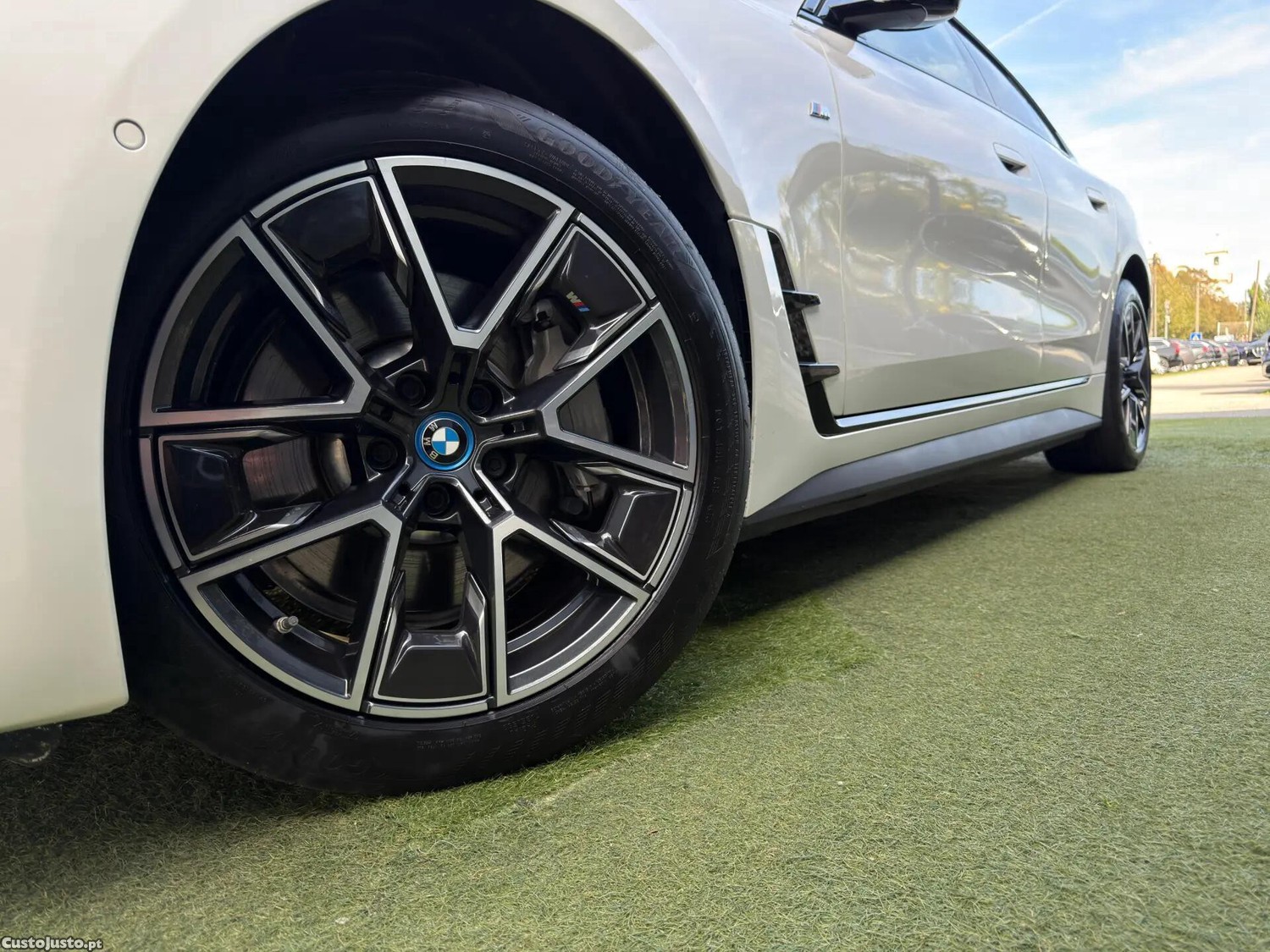 BMW i4 eDrive40 Pack Desportivo M - 22 — photo 4