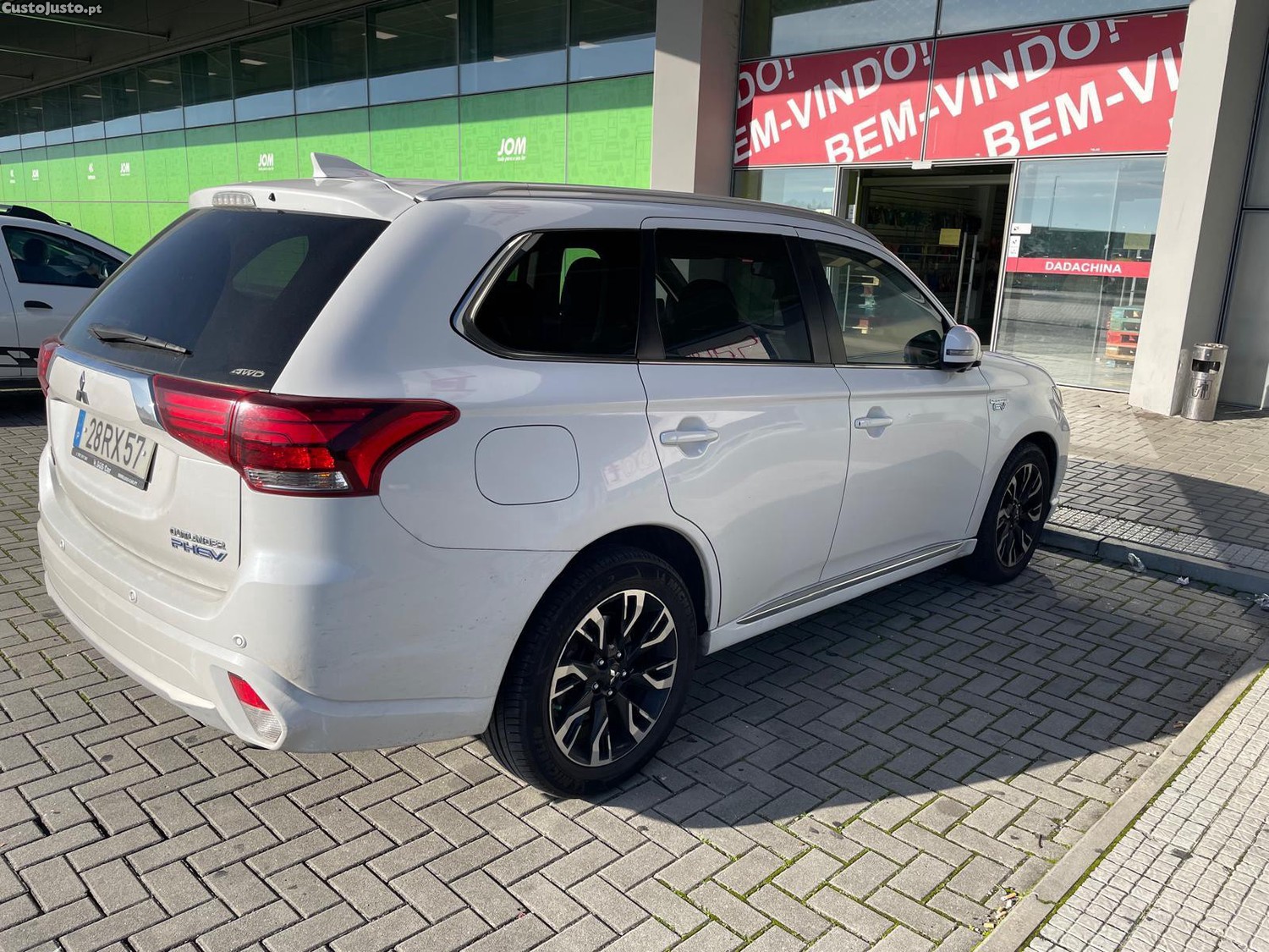 Mitsubishi Outlander HÍBRIDO PLUG-IN | 4X4 | AUTOMÁTICO - 17 — photo 2