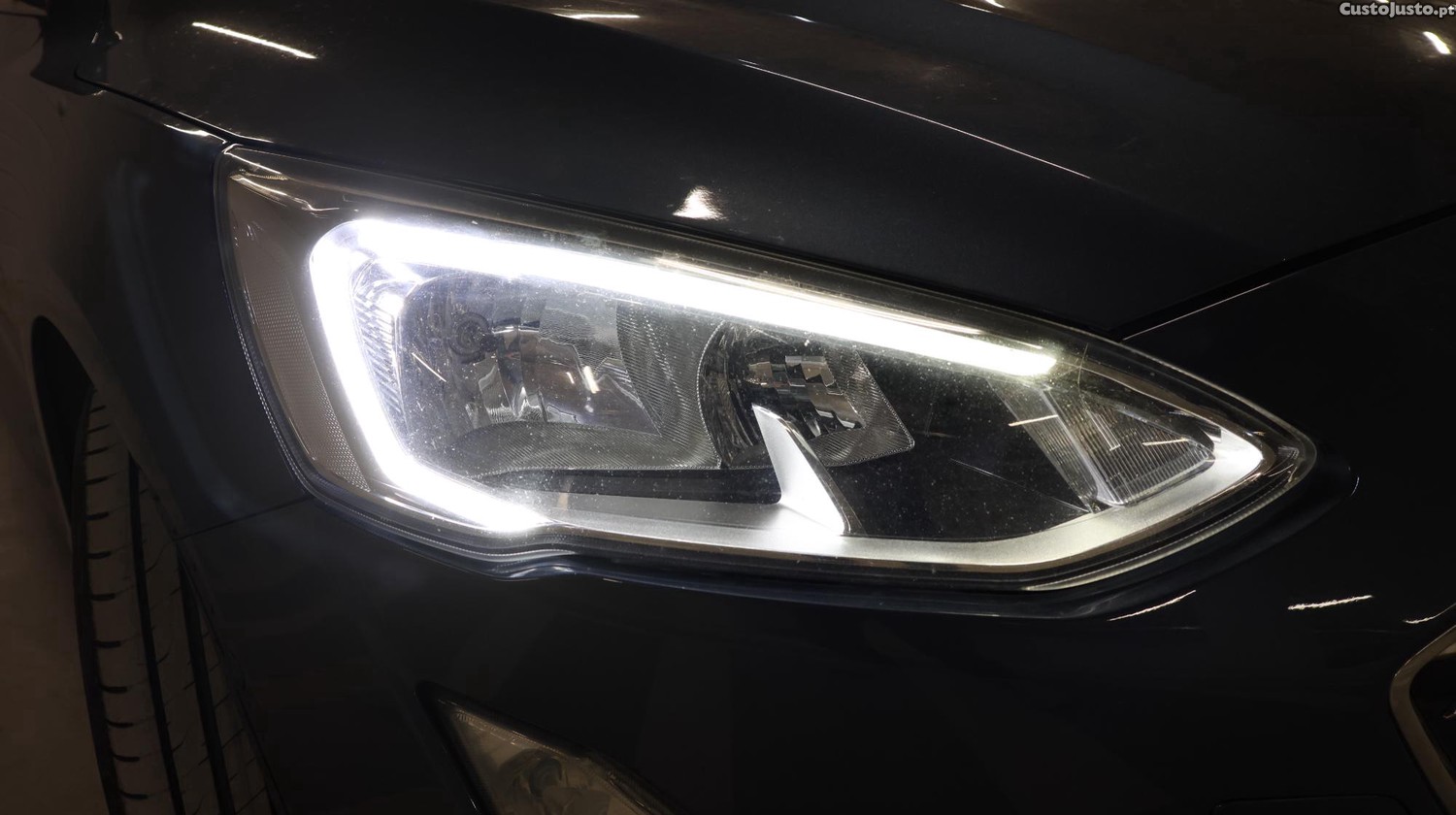 Ford Focus Titanium — fotografia 7