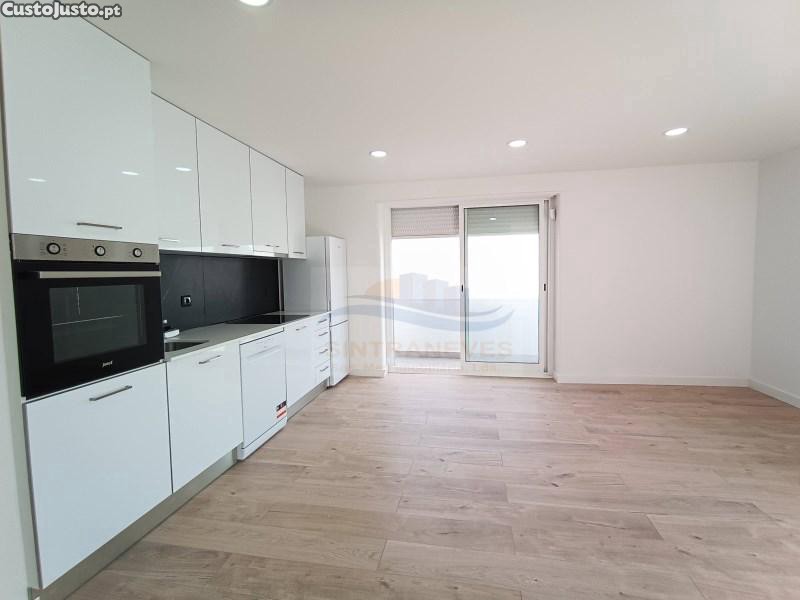 Andar De Moradia T3, Com Terraço