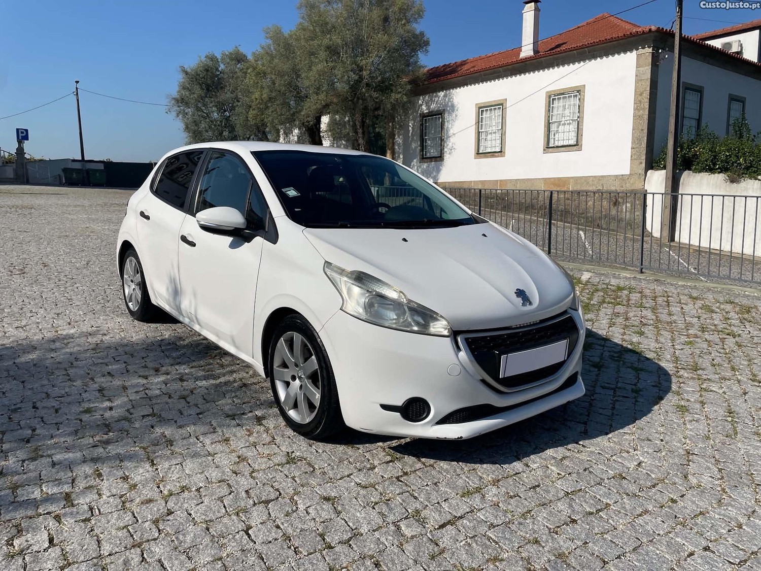 Peugeot 208 1.4 hdi - 12 — photo 3