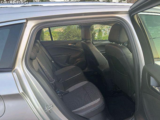 Opel Astra SPORTS TOURER — fotografia 2