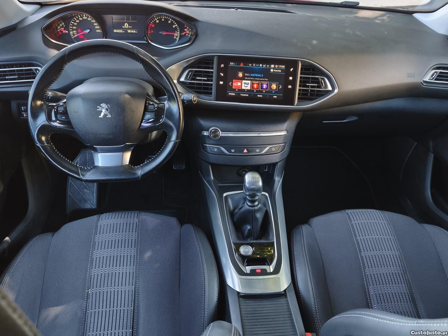 Peugeot 308 1.2 PureTech Allure J17 — fotografia 3