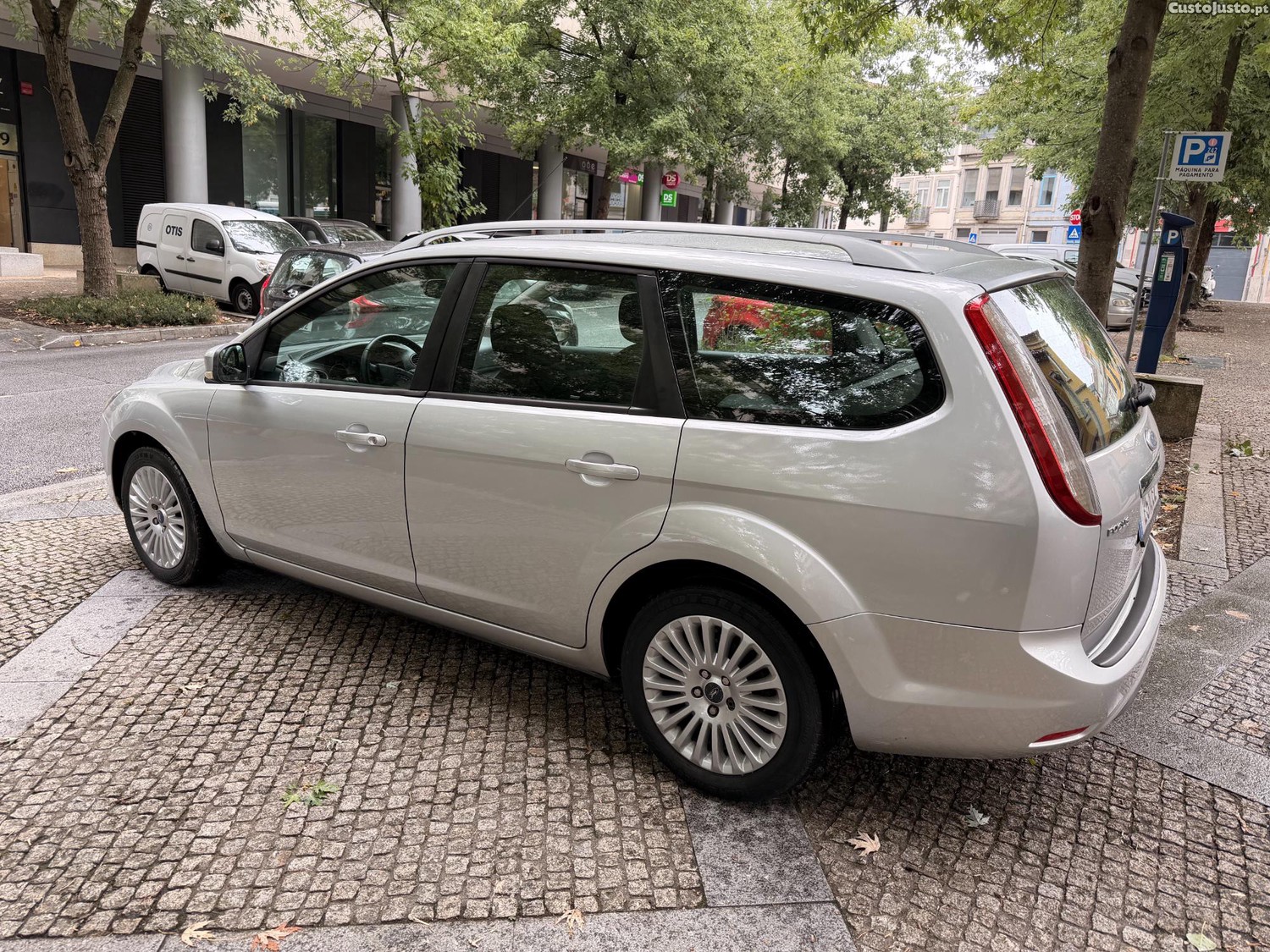 Ford Focus SW 1.6 TDCi Ghia - 09 — photo 3