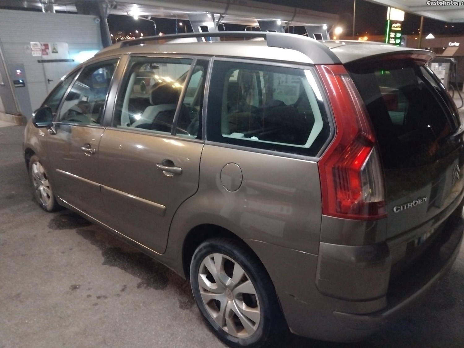 Citroën C4 Picasso - 07 — photo 4