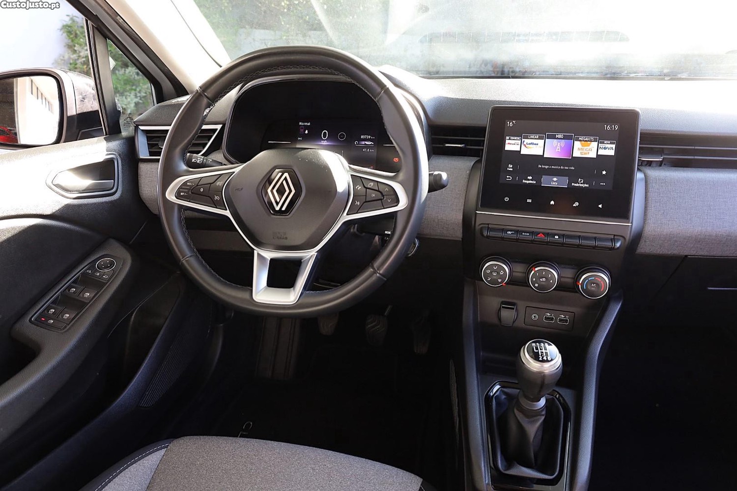 Renault Clio 1.5 Blue dCi Evolution — fotografia 9