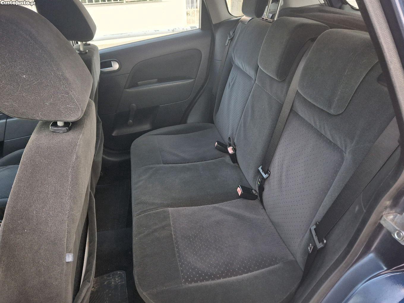 Ford Fiesta 1.25 — fotografia 11