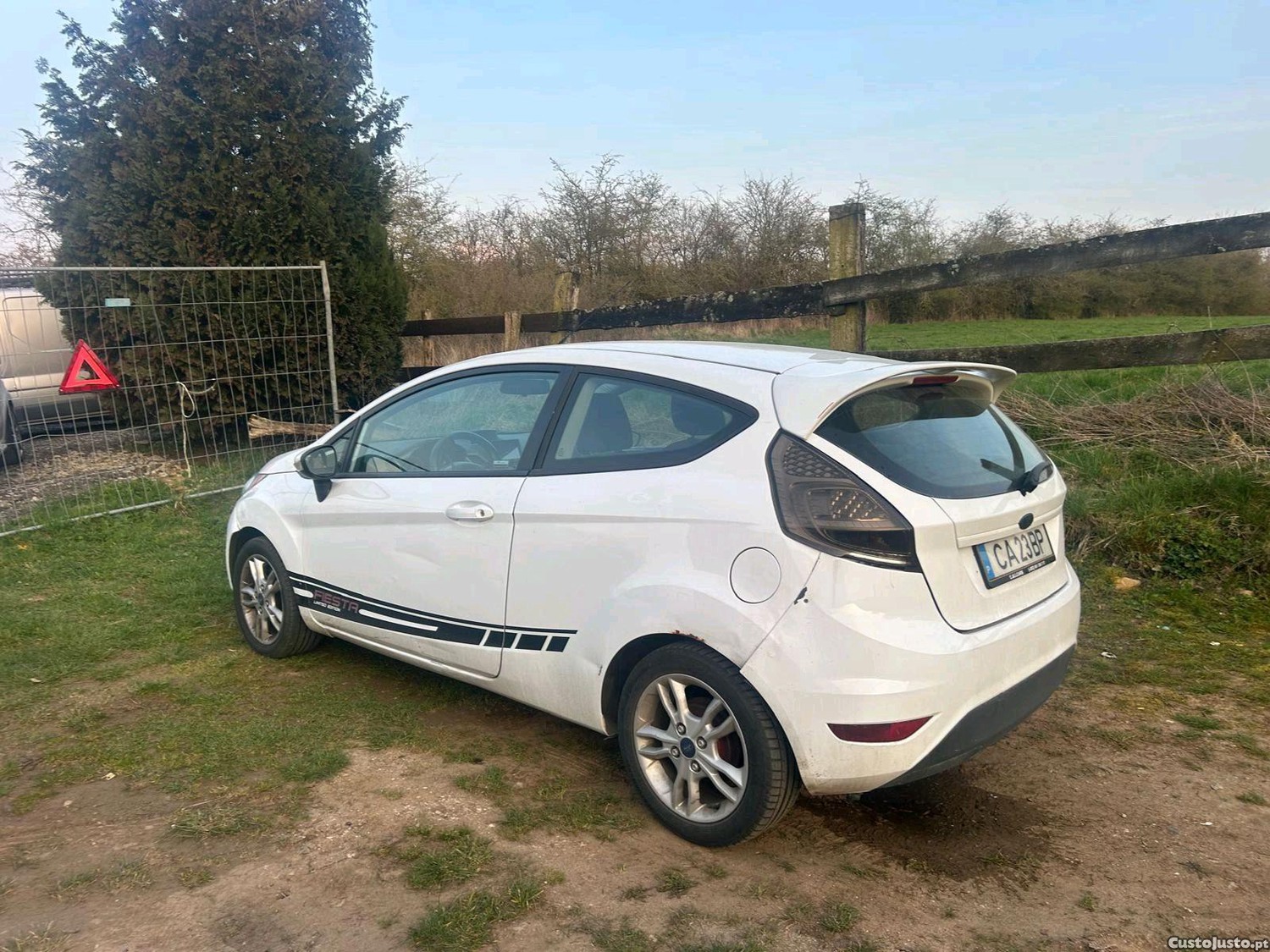 Ford Fiesta desportivo — fotografia 6