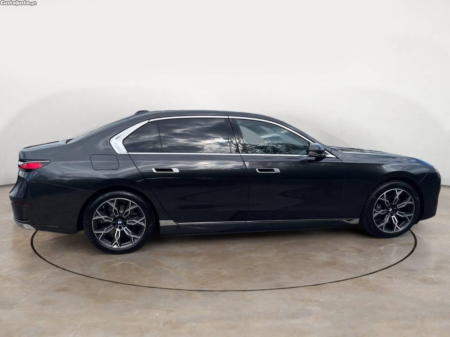 BMW 750 e xDrive - 25 — photo 4