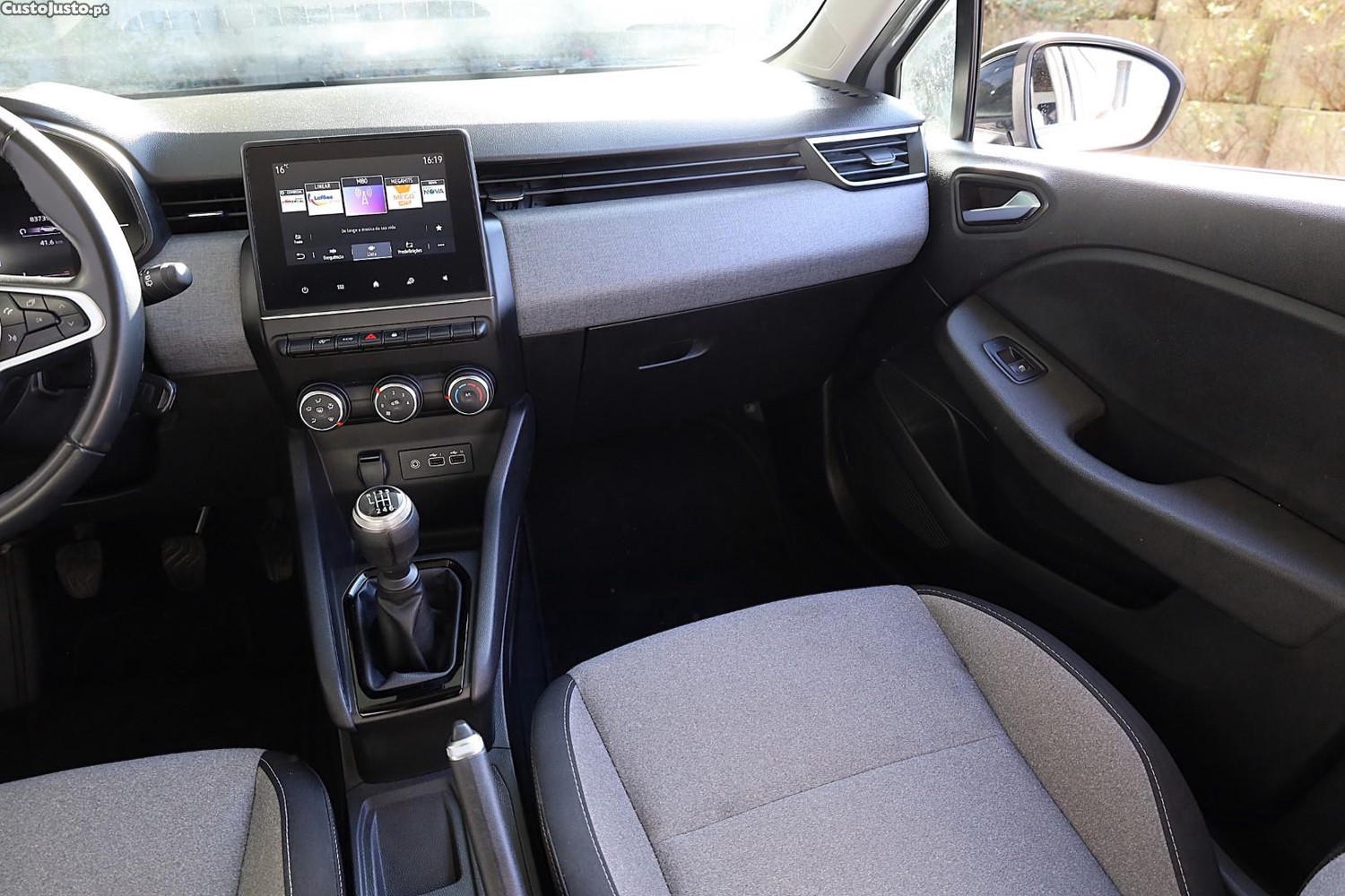 Renault Clio 1.5 Blue dCi Evolution — fotografia 8